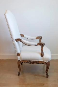 French 1840s Louis XV Style Walnut Fauteuil with Carved Accents and Upholstery - 4019864