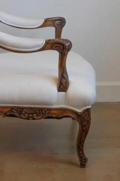 French 1840s Louis XV Style Walnut Fauteuil with Carved Accents and Upholstery - 4019886