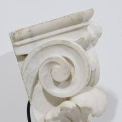 French 18th Century Carved White Marble Capital With Angel Head - 4111735