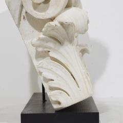 French 18th Century Carved White Marble Capital With Angel Head - 4111803
