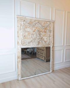 French 18th Century Louis XVI Style Carved and Painted Screen - 4737359