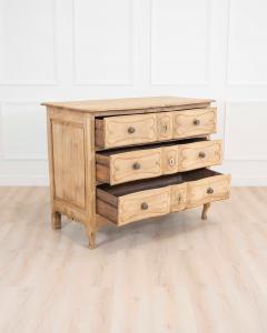 French 18th Century Natural Oak Chest of Drawers - 4577602