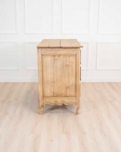French 18th Century Natural Oak Chest of Drawers - 4577610