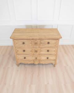 French 18th Century Natural Oak Chest of Drawers - 4577659