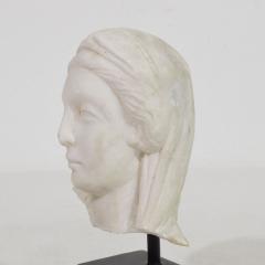 French 18th Century Small Marble Head Of A Madonna - 4119472
