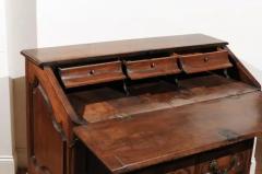 French 18th Century Walnut Slant Front Desk on Three Drawer Commode en Arbal te - 3422699