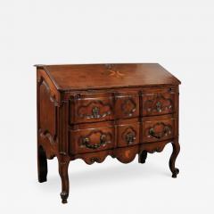 French 18th Century Walnut Slant Front Desk on Three Drawer Commode en Arbal te - 3435386