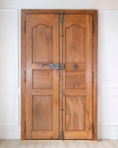 French 19th Century Double sided Double leaf Walnut Communication Door - 4577622