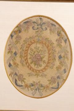 French 19th Century Framed Aubusson Oval Floral Tapestry in Giltwood Frame - 3424562