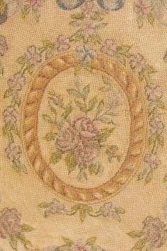 French 19th Century Framed Aubusson Oval Floral Tapestry in Giltwood Frame - 3424564