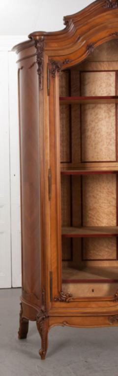 French 19th Century Louis XV Style Walnut Vitrine Armoire - 1440384