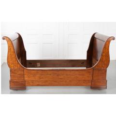 French 19th Century Mahogany Sleigh Bed - 2084641