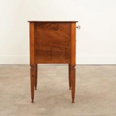 French 19th Century Petite Walnut Commode - 3028892