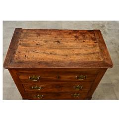 French 19th Century Petite Walnut Commode - 4606871