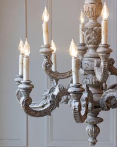 French 20th Century Carved and Painted Wood Twelve Light Chandelier - 4298985