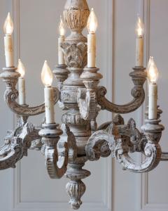 French 20th Century Carved and Painted Wood Twelve Light Chandelier - 4299004