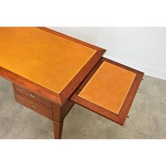 French 20th Century Mahogany and Leather top Desk - 4596577