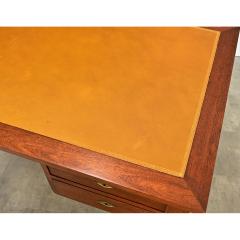 French 20th Century Mahogany and Leather top Desk - 4596588