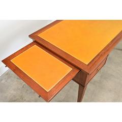 French 20th Century Mahogany and Leather top Desk - 4596582
