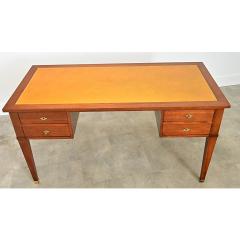 French 20th Century Mahogany and Leather top Desk - 4596583