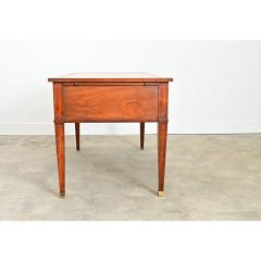 French 20th Century Mahogany and Leather top Desk - 4596594