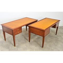 French 20th Century Mahogany and Leather top Desk - 4596596