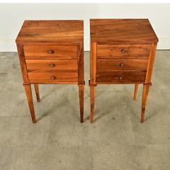 French 20th Century Pair of Walnut Bedside Tables - 4097291