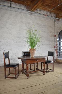 French Baroque Louis XIII Period 17th Century Oval Walnut Table - 1300515