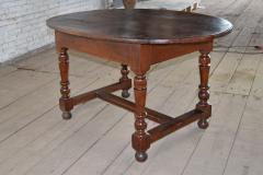 French Baroque Louis XIII Period 17th Century Oval Walnut Table - 4348733