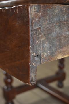 French Baroque Louis XIII Period 17th Century Oval Walnut Table - 4348740