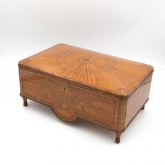 French Directoire Period Satinwood Box with Original Portrait on the Inside Lid - 1364288