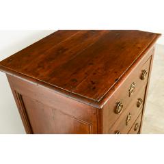 French Early 19th Century Walnut Commode - 3877289