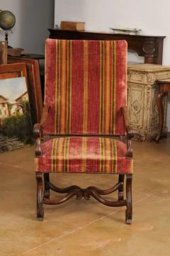 French Louis XIV Style 1790s Carved Walnut Fauteuil with Scrolling Arms and Legs - 3544805