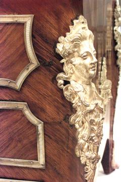 French Louis XV Kingwood and Green Leather Kneehole Desk - 1429349