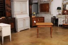 French Louis XV Period 1750s Walnut Desk with Leather Top and Cabriole Legs - 3550236