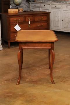 French Louis XV Period 1750s Walnut Desk with Leather Top and Cabriole Legs - 3550257