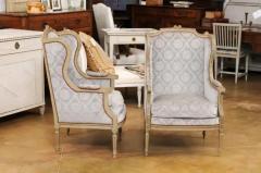French Louis XVI Style Berg res Oreilles with Carved Motifs and Upholstery - 3521464