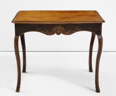 French R gence Walnut Writing Table with Tooled Leather Top Early 18th Century - 4702816