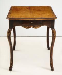 French R gence Walnut Writing Table with Tooled Leather Top Early 18th Century - 4702818