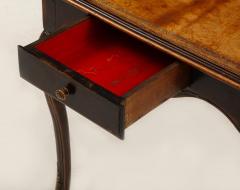 French R gence Walnut Writing Table with Tooled Leather Top Early 18th Century - 4702827