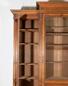French Solid Walnut Bookcase with Carved Columns Late 19th Century - 4313702