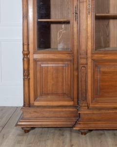 French Solid Walnut Bookcase with Carved Columns Late 19th Century - 4313704