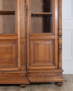 French Solid Walnut Bookcase with Carved Columns Late 19th Century - 4313722