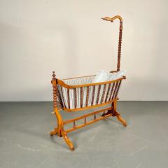 French Spindled 19th Century Walnut Decorative Cradle Swan Motif - 3345365