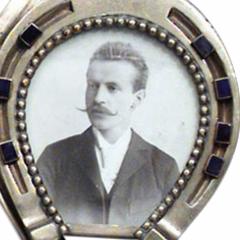 French Victorian Brass Horseshoe Picture Frame - 4667062