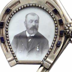 French Victorian Brass Horseshoe Picture Frame - 4667063