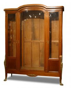 French Victorian Walnut Bookcase - 4628507