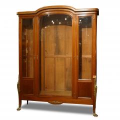 French Victorian Walnut Bookcase - 4634697