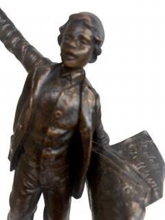 French Victorian bronze of a boy selling newspapers on a marble plinth - 4665931
