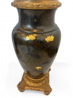 French Victorian gilt candellabra with Japanese bronze vase - 4634285